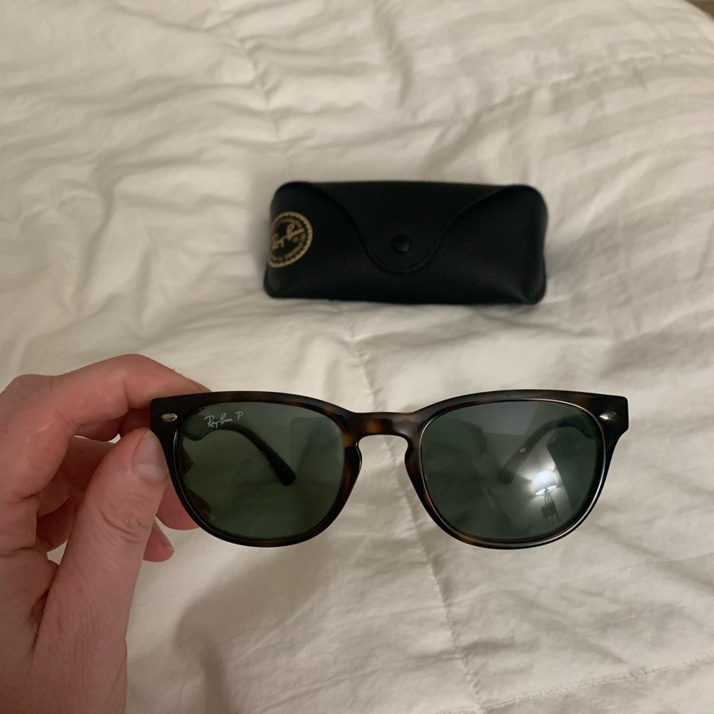 Ray Ban polarized Wayfarer sunglasses tortoise color